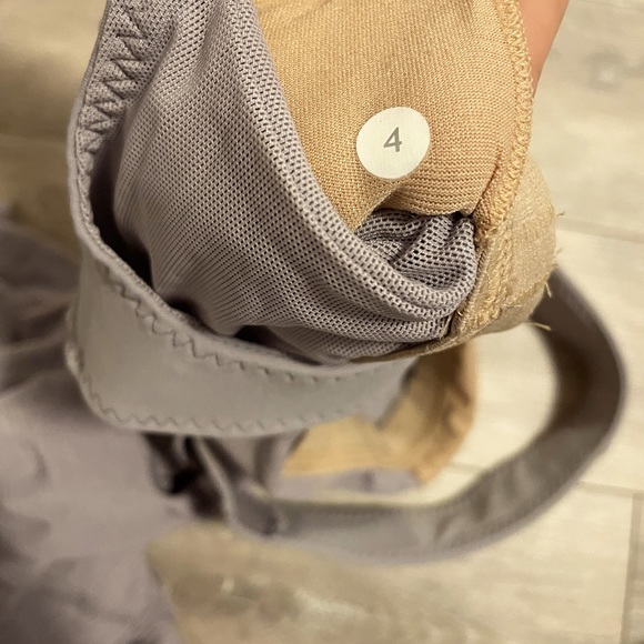 Lululemon Athletica Run For Your Life Tank in Lavender Gray Size 4 - Picture 6 of 7